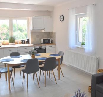 Balatonalmadi Apartment | Vöröskő Apartmanház