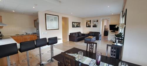Victoria and Alfred Waterfront Apartment | V&A Waterfront Marina Family Apartment 201 Altmore Cape Town