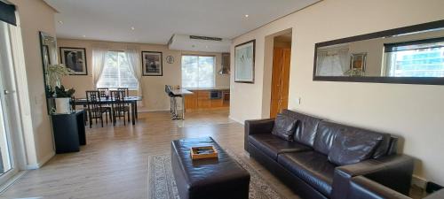 Victoria and Alfred Waterfront Apartment | V&A Waterfront Marina Family Apartment 201 Altmore Cape Town