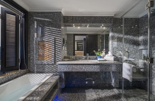 Ngu Hanh Son Hotel | V-Hotel Da Nang Beach