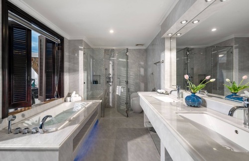 Ngu Hanh Son Hotel | V-Hotel Da Nang Beach