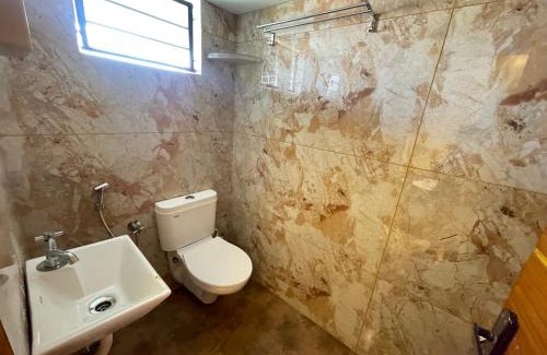 Kalamassery Hotel | V Stays CUSAT couple friendly budget stays