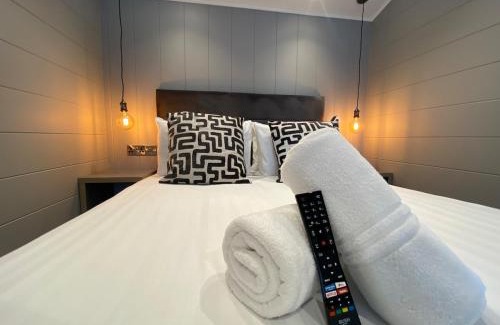 Bethesda Apartment | V17 - Rivers Edge with Hot Tub