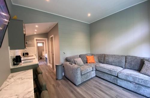 Bethesda Apartment | V18 - Rivers Edge with Hot tub