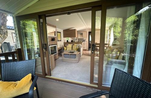 Bethesda Apartment | V19 - Ffrancon 2 bed riverside caravan