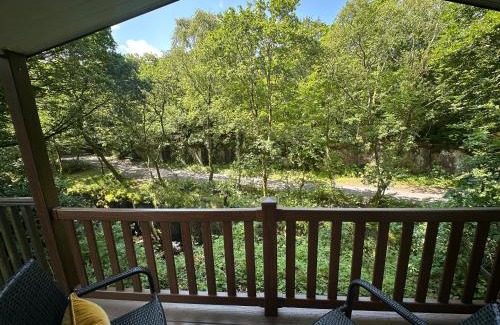 Bethesda Apartment | V19 - Ffrancon 2 bed riverside caravan