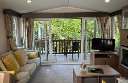 Bethesda Apartment | V19 - Ffrancon 2 bed riverside caravan