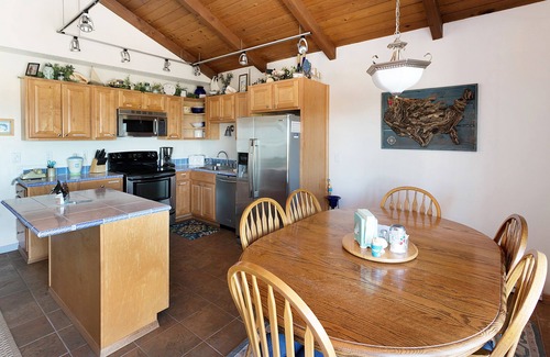Gearhart Condo | V488 2 Bedroom Pet Friendly 3rd floor, elevator, No Cleaning fee