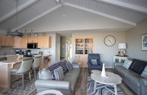 Gearhart Condo | V491 2 bedroom 3rd Floor Pet Friendly, elevator, No cleaning fees