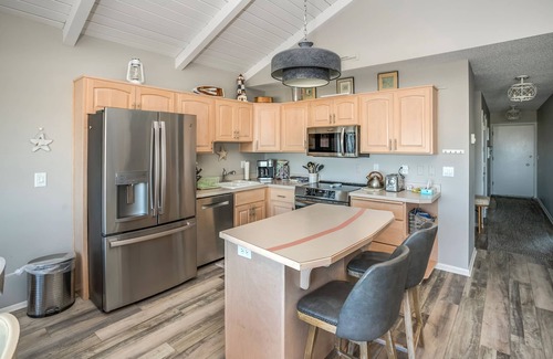 Gearhart Condo | V491 2 bedroom 3rd Floor Pet Friendly, elevator, No cleaning fees