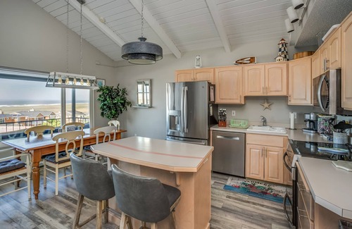 Gearhart Condo | V491 2 bedroom 3rd Floor Pet Friendly, elevator, No cleaning fees