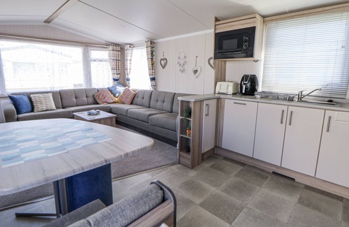 Towyn Cottage | V9 TY MAWR HOLIDAY PARK, pet friendly in Towyn