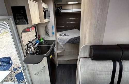 Gooshays House | Vaaroom London Explorers' Pod