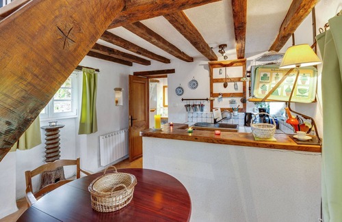 Saint-Laurent-des-Mortiers House | Vacation home with garden in Loire