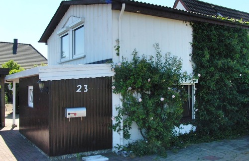 Stinteck House | Vacation home with garden in a quiet location.