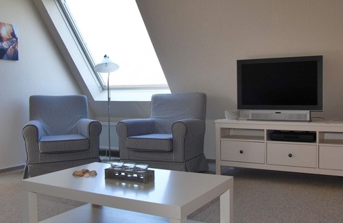 Stinteck House | Vacation home with garden in a quiet location.