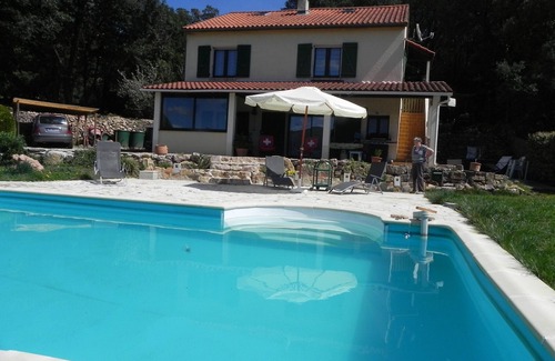 Villemagne-l'Argentiere Apartment | Vacation apartment in private villa with pool