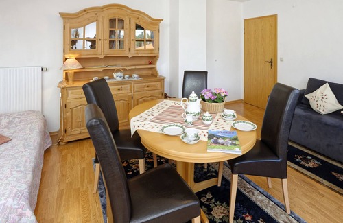 Aschau im Chiemgau Apartment | Vacation apartment I in the adjoining house, 65 sqm with separate bedroom, north-east facing balcony