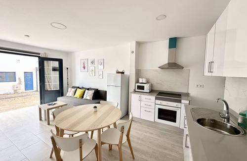 Caleta de Sebo Apartment | Vacation Apartment "La Casita De Gara"
