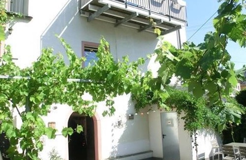 Neumagen-Dhron Apartment | Vacation apartment Rosengärtchen - Ferienwohnungen Schneider-Kettern