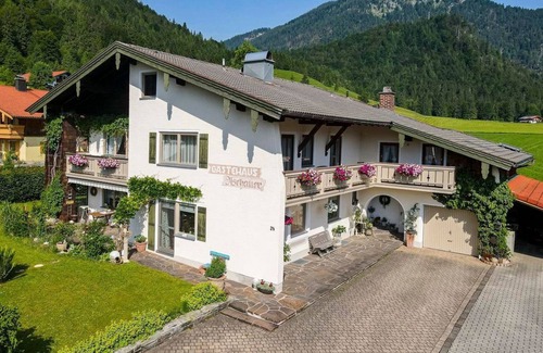 Weissbach an der Alpenstrasse Apartment | Vacation apartment - Guesthouse Aschauer