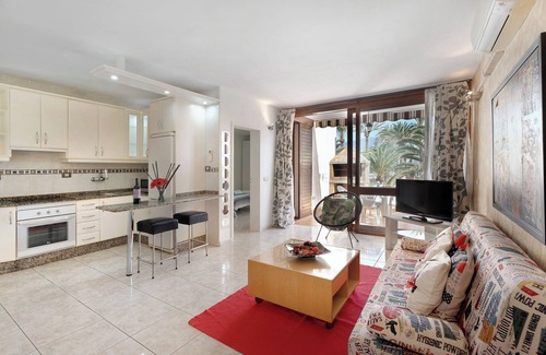 Arona Apartment | Vacation Apartment 'Aaron Beautifull House' with Mountain View, Wi-Fi and Air Conditioning