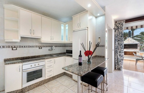 Arona Apartment | Vacation Apartment 'Aaron Beautifull House' with Mountain View, Wi-Fi and Air Conditioning