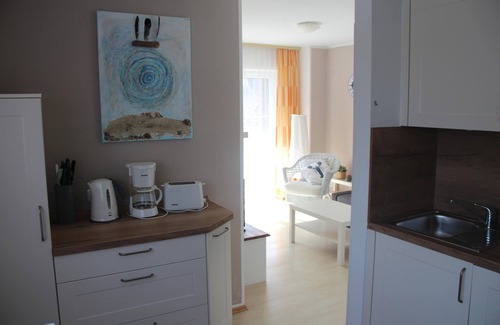 Lemkenhafen Apartment | Vacation apartment "Bolle" for 2 adults and 2 children with terrace -in a few minu