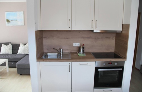 Lemkenhafen Apartment | Vacation apartment "Bolle" for 2 adults and 2 children with terrace -in a few minu