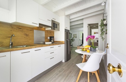 Triquivijate Apartment | Vacation Apartment 'Media Luna -Apartamento Con Terraza' with Private Terrace and Wi-Fi