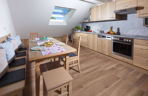 Piding Apartment | Vacation apartment Hochstaufen 92 sqm in the attic, 2 bedrooms, balcony