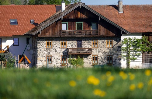 Piding Apartment | Vacation apartment Hochstaufen 92 sqm in the attic, 2 bedrooms, balcony