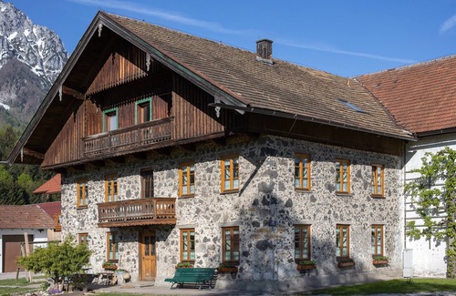 Piding Apartment | Vacation apartment Hochstaufen 92 sqm in the attic, 2 bedrooms, balcony