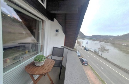 Alken Apartment | Vacation apartment old half-timbered house "Mutter Mosel" - Holiday apartment with balcony