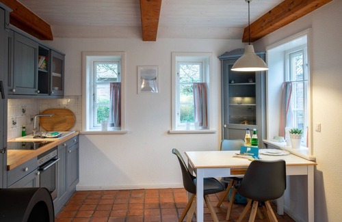 Oldsum Apartment | Vacation apartment Oldsum - Take a vacation in the artists' village of Oldsum