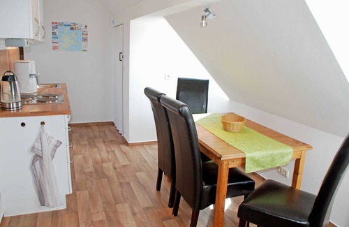 Samtens Apartment | Vacation apartment Pommernhof on the upper floor with sitting area in the garden - Ferienwohnungen auf dem