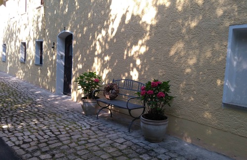 Riedenburg Apartment | Vacation apartment Schambachtal in the historic schoolhouse,