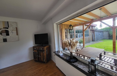 Brekendorf Apartment | Vacation apartment with garden for dogs in the Hüttner mountains