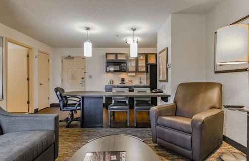 Huntsville Hotel | Vacation At Its Finest! 4 Family-friendly Units, Pets are Allowed Here