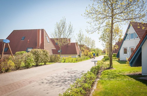 Dorumer Neufeld House | Vacation bungalow Mellumplate. At ground level and in the middle of nature.