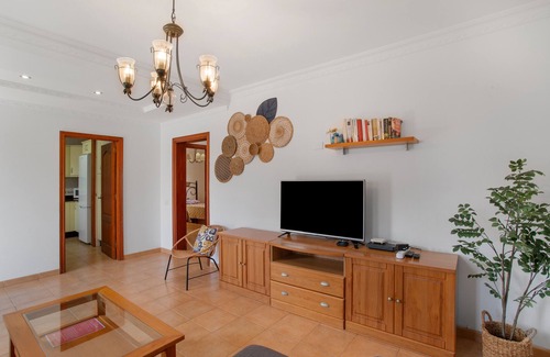 Galdar Villa | Vacation 'Casa El Salitre' with Mountain View, Private Pool and Wi-Fi