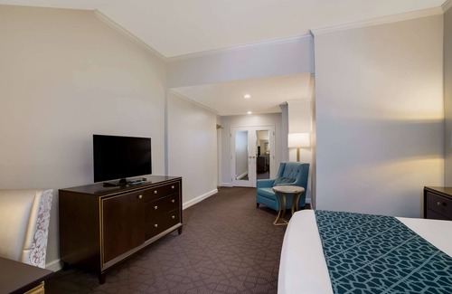 French Quarter Resort | Vacation Day Is Always A Great Idea! Near Jackson Square. Pets Allowed