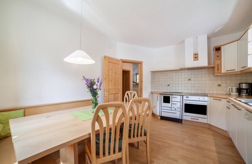 Montechiaro House | Vacation Home 'Ferienhaus Hof am Schloss' with Mountain View, Wi-Fi & Garden