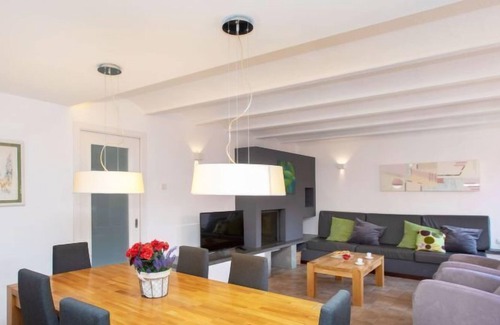 Fonteta House | Vacation home Fonteta in La Bisbal D'Emporda - 12 persons, 7 bedrooms
