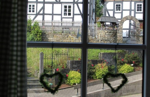 Assinghausen Apartment | Vacation home, 190 sqm, 5-6 bedrooms, terrace with garden furniture, max. 12 persons