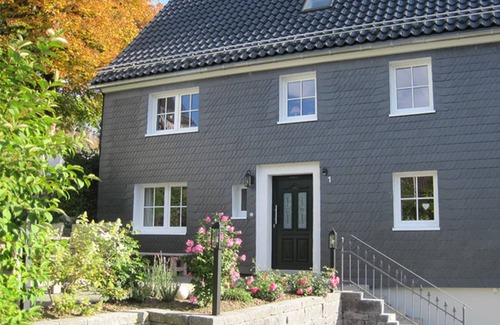Assinghausen Apartment | Vacation home, 190 sqm, 5-6 bedrooms, terrace with garden furniture, max. 12 persons