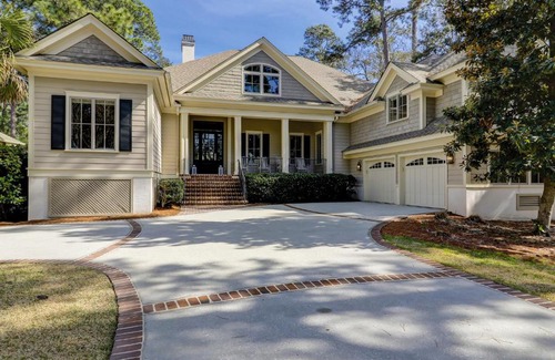 Sea Pines House | Vacation Home 2 Kings 7 Queens 2 Sleeper Sofas Bikes & Beach Gear Included