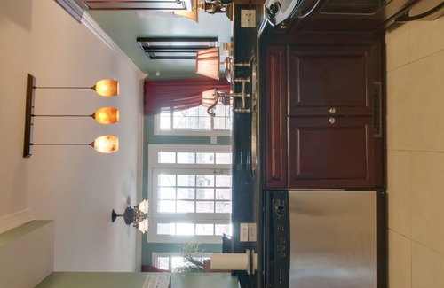 Buena Vista House | Vacation Home-5 Mins Downtown! 2 Bdrm 2.5 bath Hot Tub! Fireplace! Up to 4 Adult