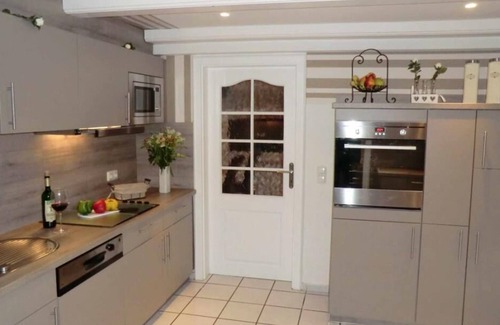 Groven House | Vacation home Am alten Deich - with sauna and garden for 8 people, dogs welcome