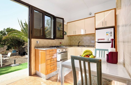 Pajara House | Vacation Home 'Apartamento La Solapa' with Mountain View, Shared Garden and Wi-Fi